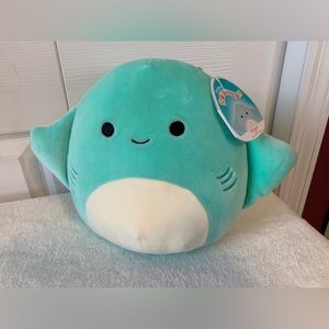 Maggie the Stingray 8” Squishmallow toy NWT